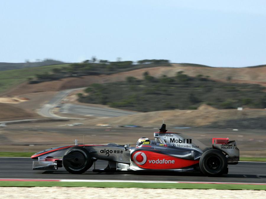  McLaren Mercedes-Benz MP4-24 2009 года  (фото 13 из 16)
